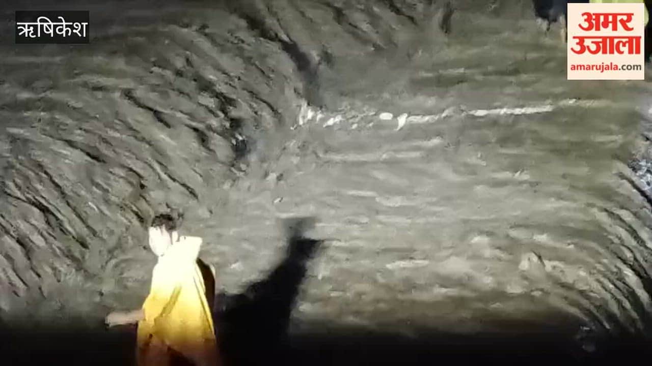 Max vehicle overturns in Been River in Rishikesh SDRF rescues two people safely in Uttarakhand