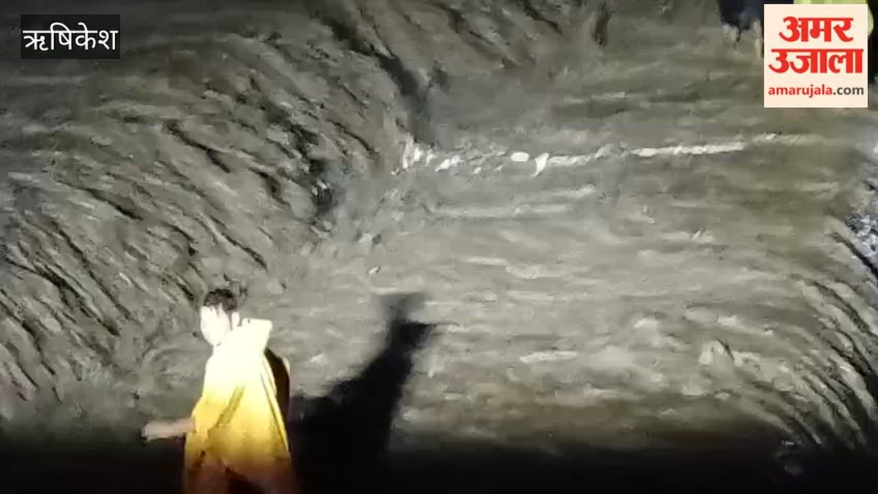 Max vehicle overturns in Been River in Rishikesh SDRF rescues two people safely in Uttarakhand