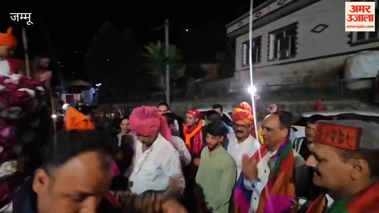 The holy *Chhari* (mace) of Maa Chandi Machail reaches Doda; devotees accord it a grand welcome.