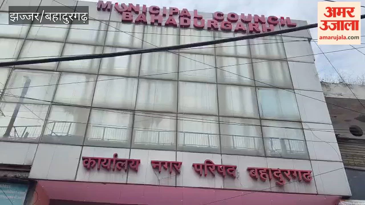 Municipal employees' strike in Bahadurgarh continues for the 14th day; government accused of ignoring demands.