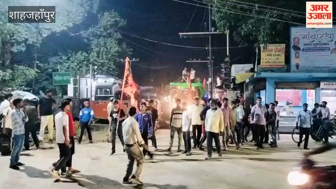 Kanwar pilgrims danced to DJ music the group set off for Farrukhabad