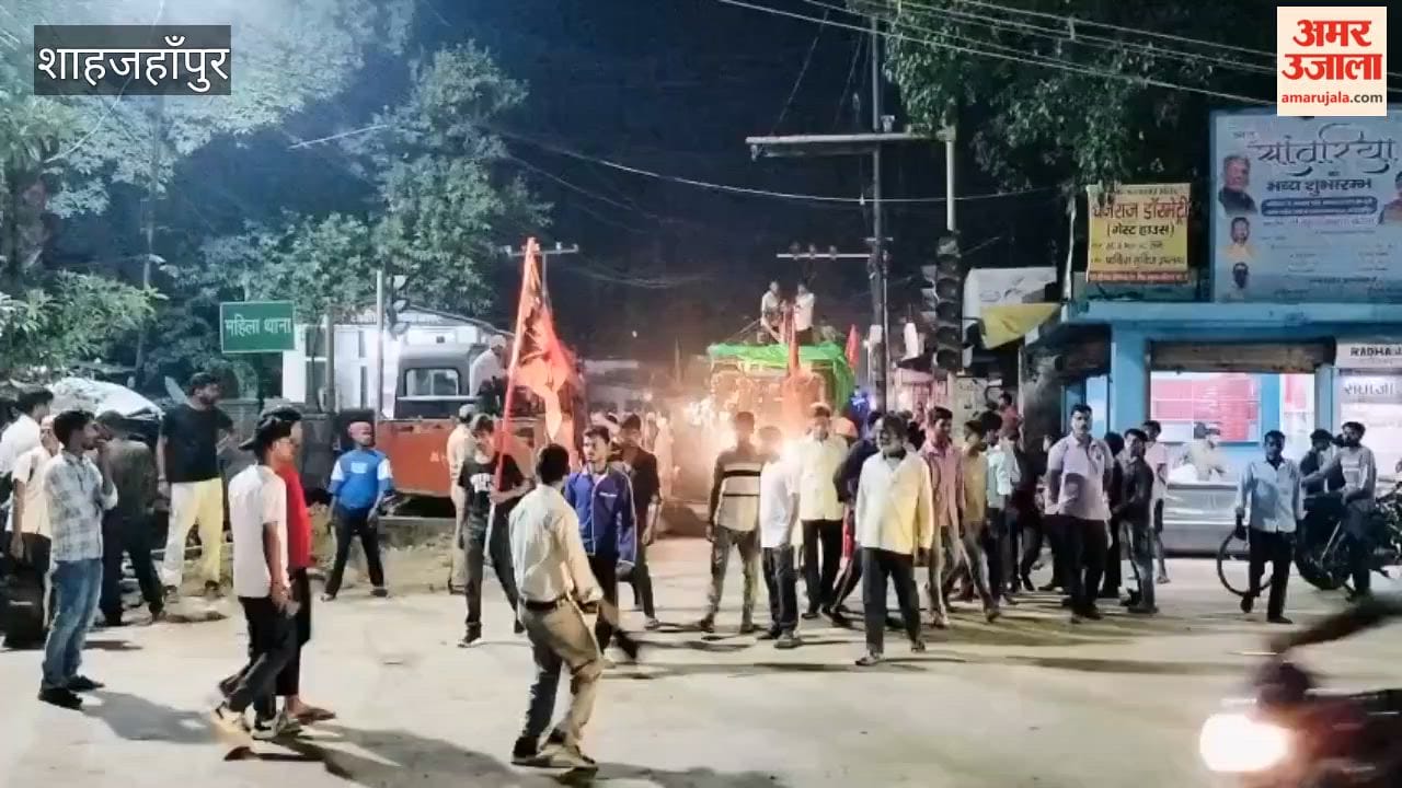 Kanwar pilgrims danced to DJ music the group set off for Farrukhabad