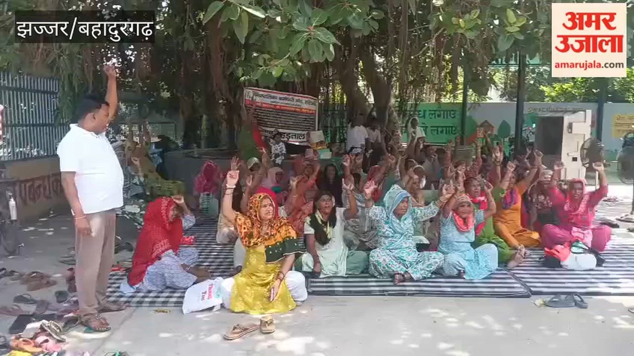 Jhajjar sanitation workers staged a sit-in for the 14th consecutive day over their demands.