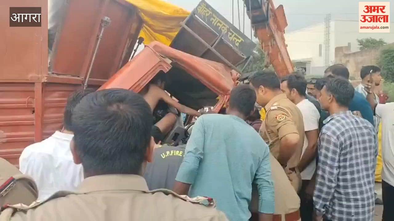 Truck mounts divider on Agra-Mathura Highway
