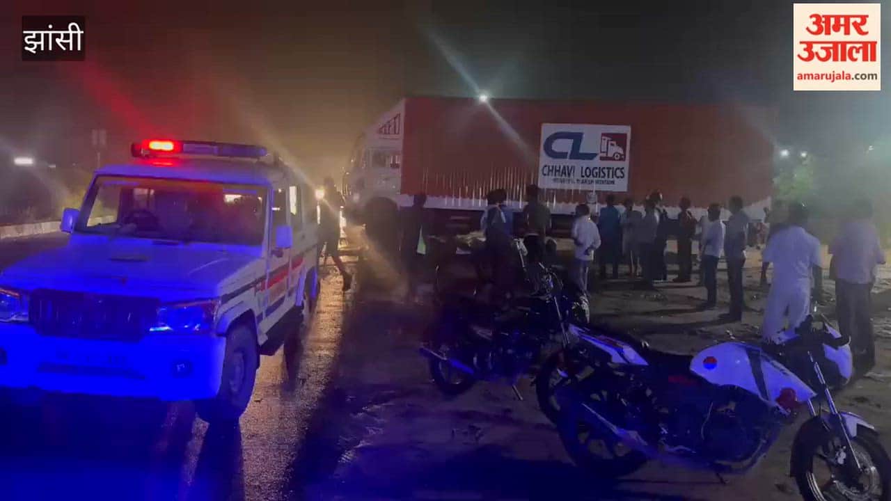 Horrific accident on Jhansi-Lalitpur Highway; woman and young child killed.
