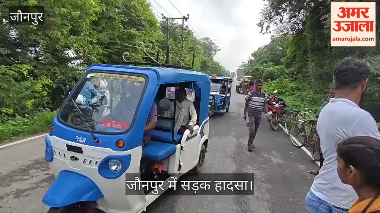 Jaunpur road accident Several children injured involving collision between bus and school van