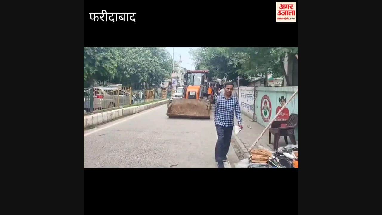 Ballabgarh: Municipal Corporation takes action against encroachments from Ambedkar Chowk to the National Highway; street vendors and stalls removed.