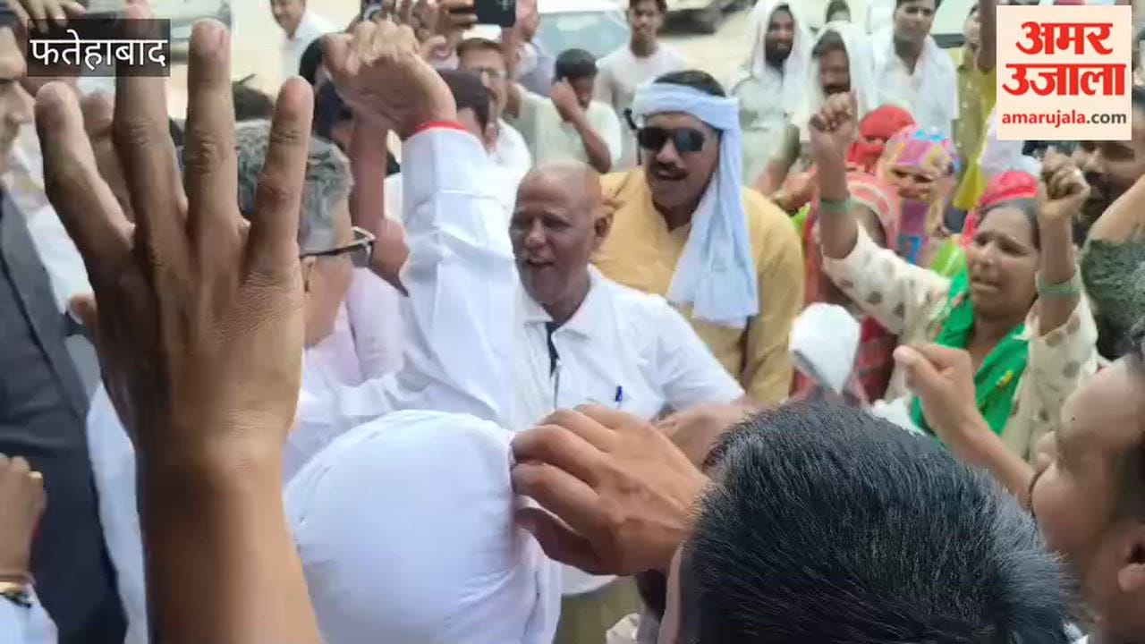 Striking sanitation workers protest in Fatehabad; they held an angry march through the city and submitted a memorandum to MLA Daulatpuria.