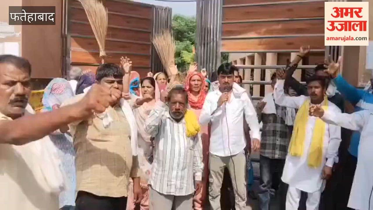 Two-hour lockout at the Municipal Council office in Tohana, Fatehabad, in protest against the government's failure to fulfill promises