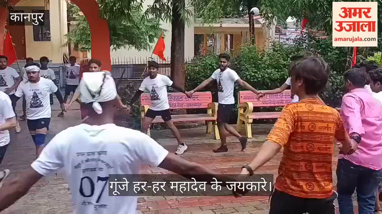 Kanpur group of Kanwariyas offered Gangajal at the Maa Kushmanda Devi temple in Ghatampur