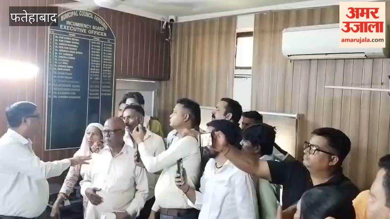 EO refuses to step out during lockdown in Fatehabad; employees create a ruckus.
