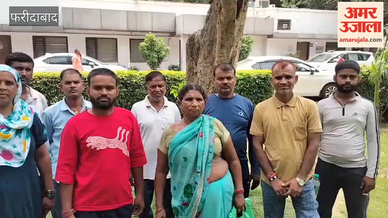 Protest against Municipal Corporation action against street vendors in Faridabad