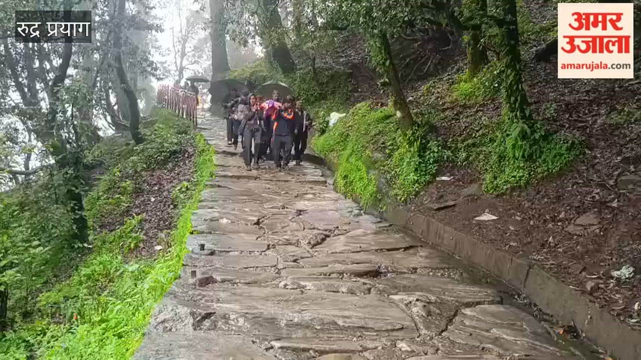 Tourist falls ill at a hotel in the Tungnath-Chandrashila area; carried on shoulders using a stretcher to Chopta.