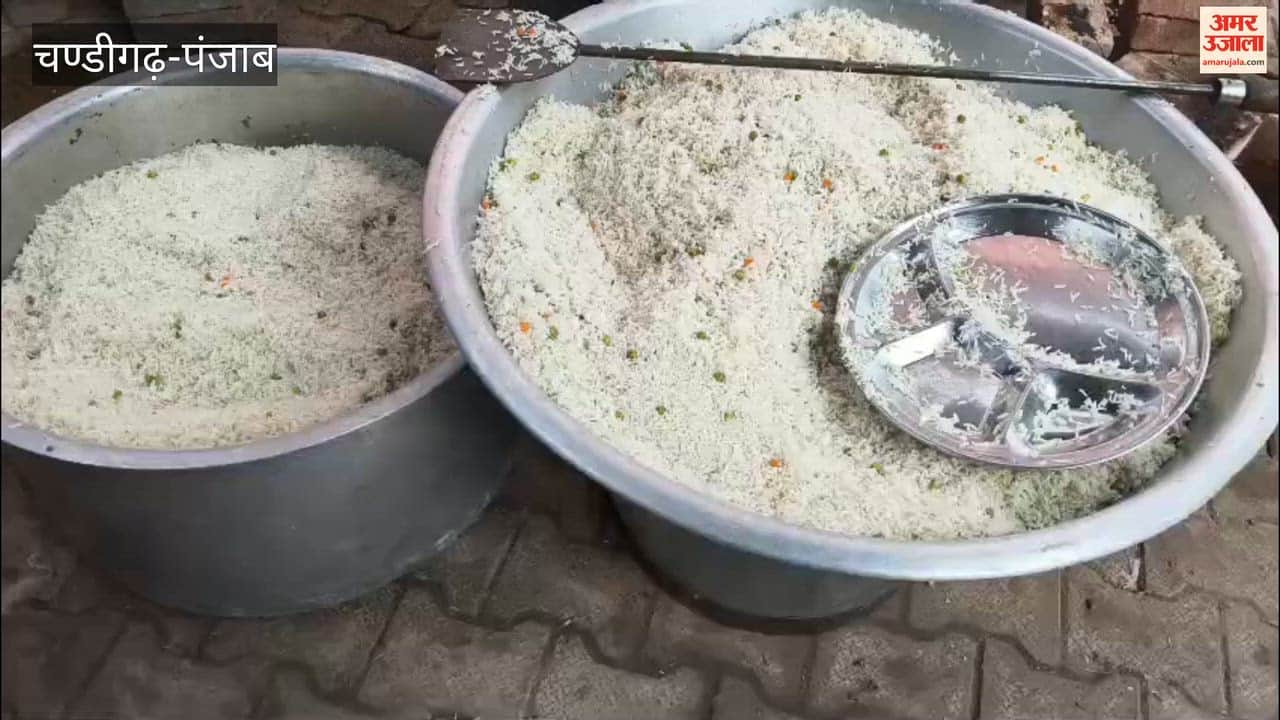 The Bhandara started after paying obeisance to Mata Rani, shopkeepers have been serving devotees continuously for 11 years.