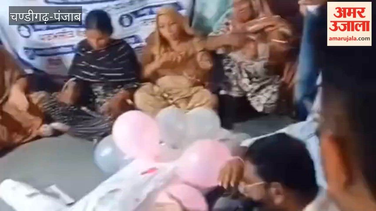 NHM employees and ASHA workers burned an effigy of the government in Firozpur