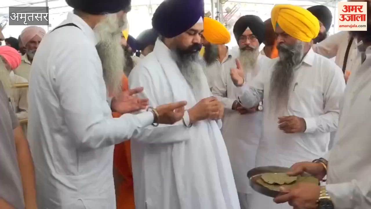 The Mumbai Sangat presented four large fans at Sri Darbar Sahib.