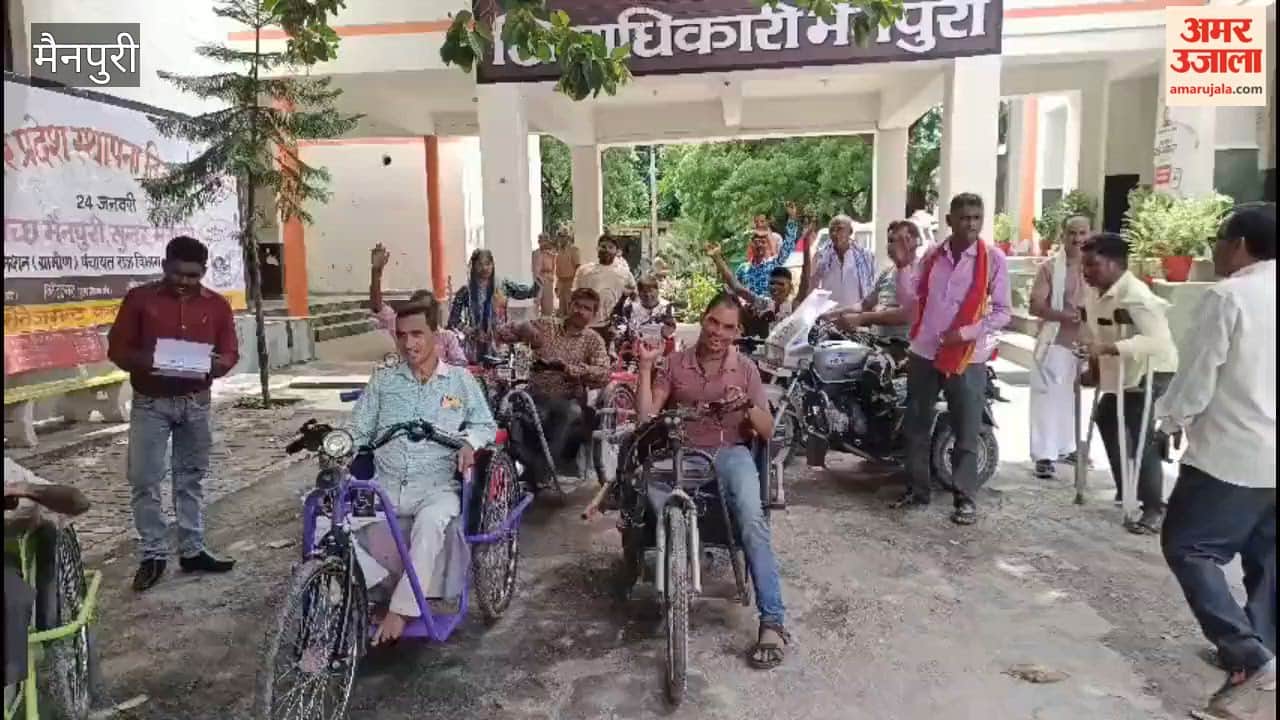 Divyang Ekta Samiti submitted a memorandum to the SDM in the name of the Chief Minister.