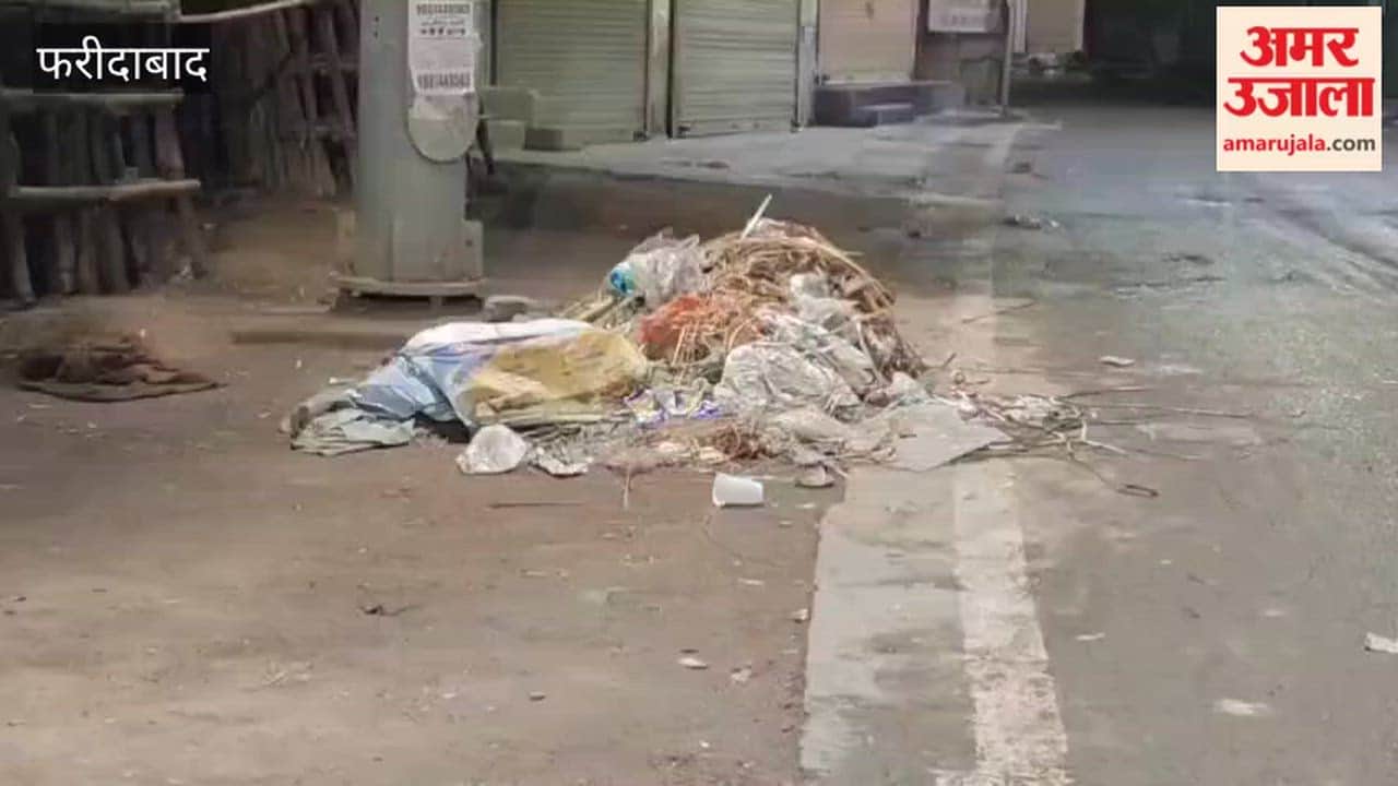 Piles of garbage in Ballabgarh due to sanitation workers strike