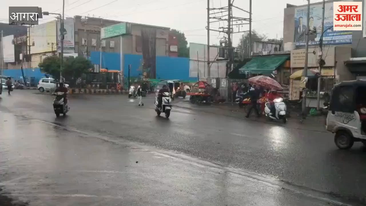 Heavy rain in Agra motorists drenched