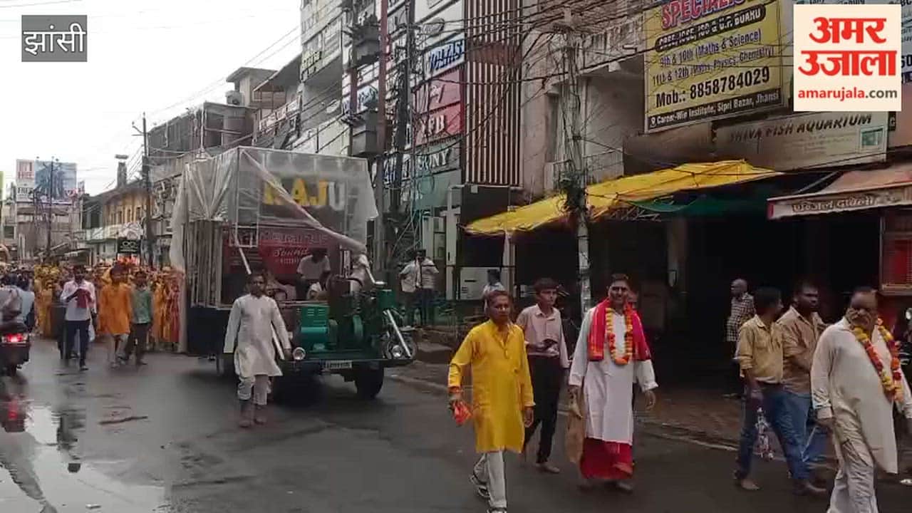 A Kalash Yatra was taken out from Balaji Dham, Ras Vihar Colony; the area resonated with devotional songs.