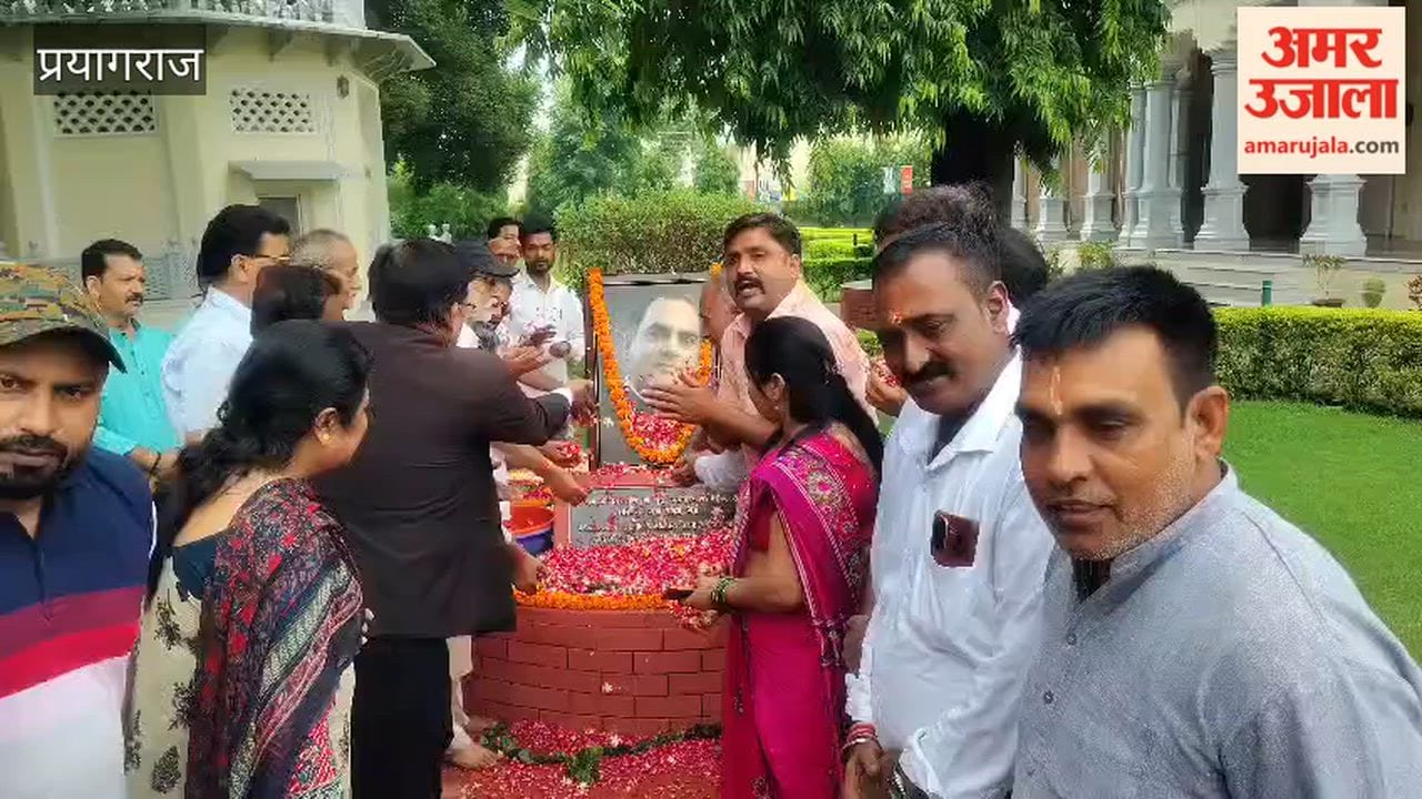 Congress members paid tribute on Rajiv Gandhi's death anniversary.