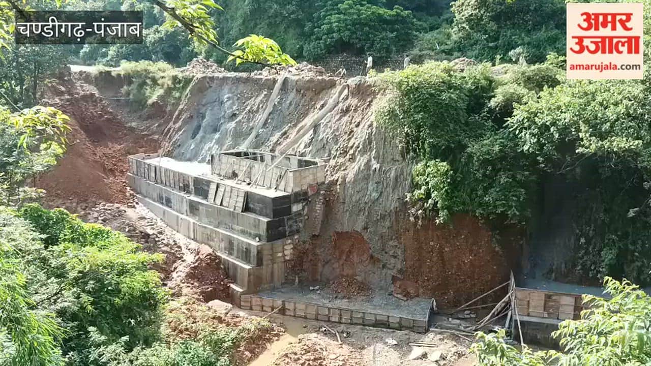 Retaining walls are being constructed along the banks of Farshi Khad on the Pathankot-Dalhousie Highway; this will reduce the risk of accidents during the rainy season.
