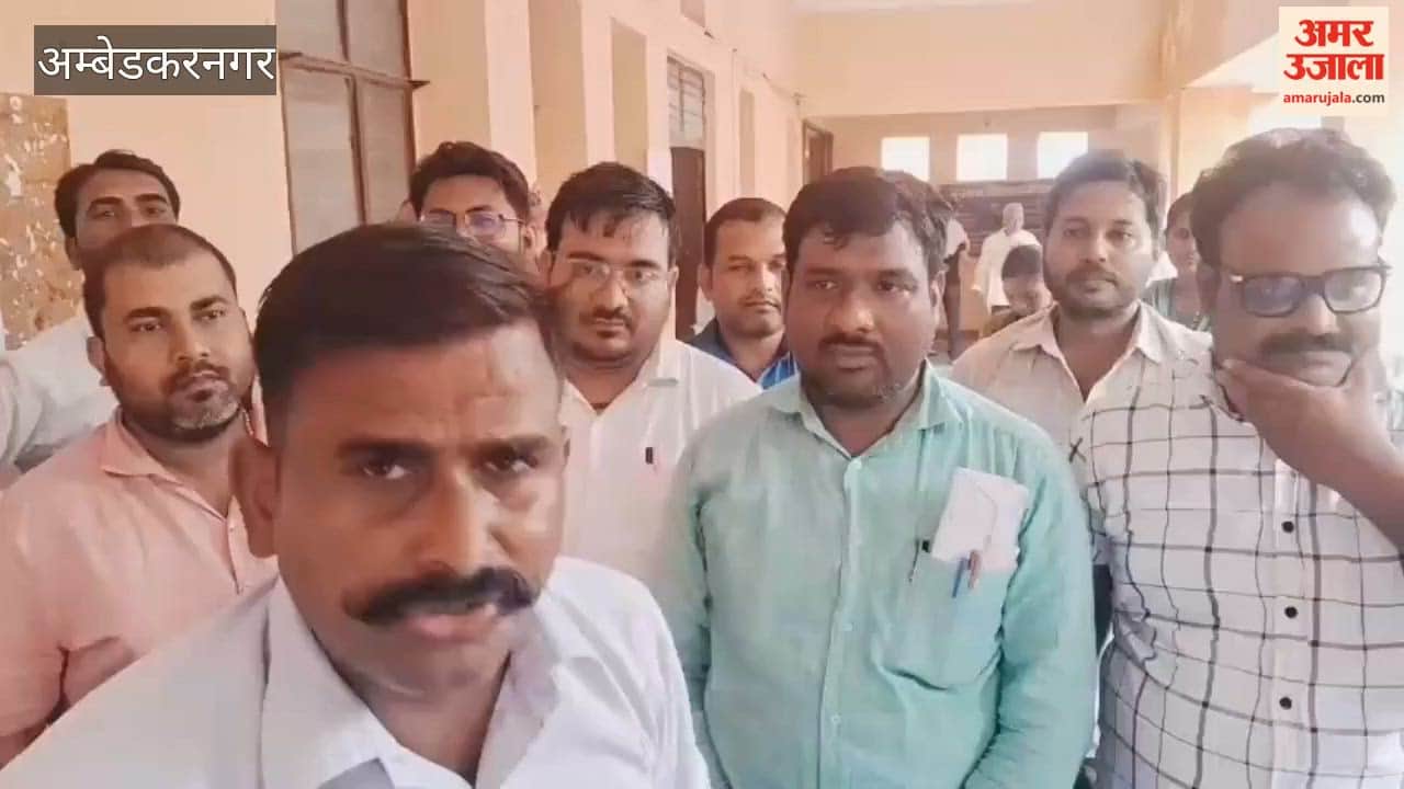 अंबेडकरनगर में सभी तहसीलों में लेखपालों ने किया प्रदर्शन, थाना समाधान दिवस का बहिष्कार