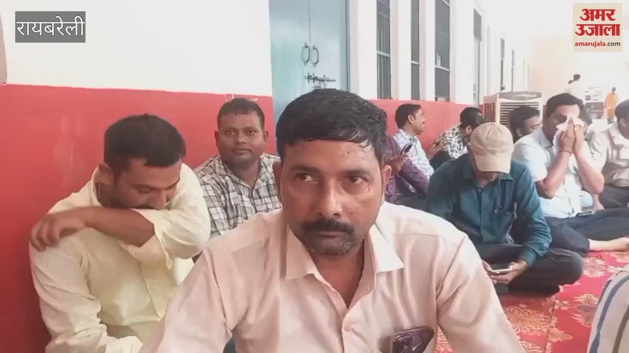 रायबरेली: लेखपालों ने धरना देकर एंटी करप्शन कार्रवाई का किया विरोध