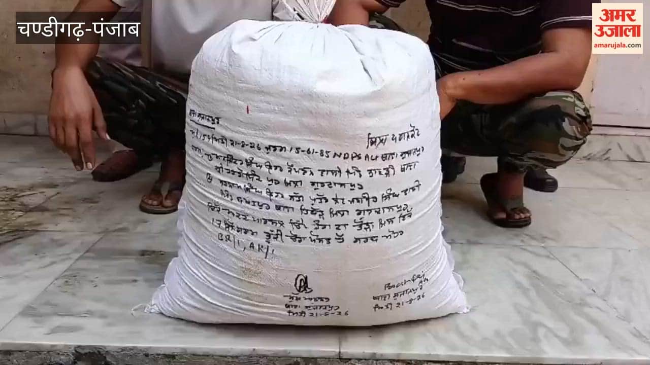 17 kg of poppy husk seized from an apple-laden truck at Madhopur checkpoint; two arrested