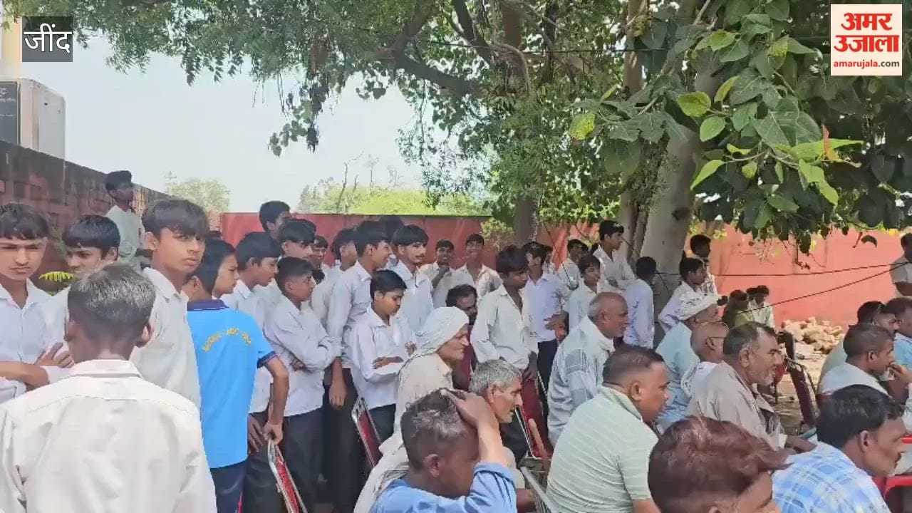 SBI's unique initiative for environmental conservation: 1,100 saplings planted and distributed in Ramrai.