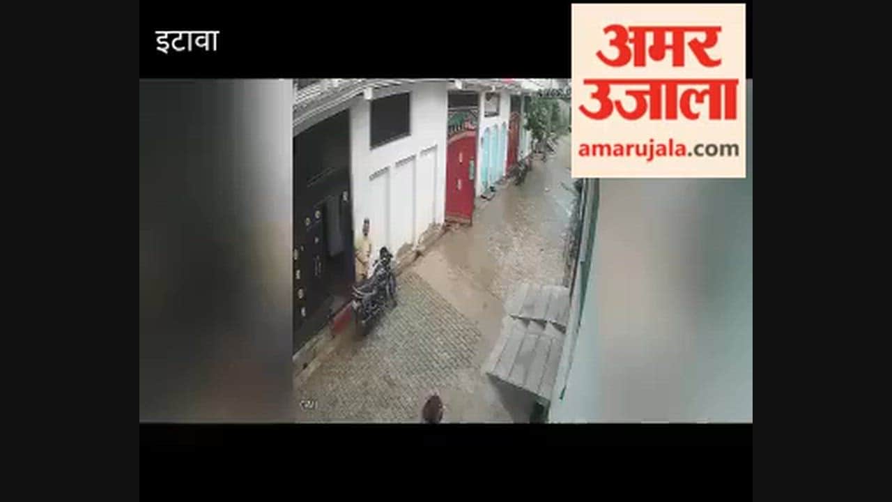 Etawah: Constable's wife beats youth with cricket bat; FIR registered against four
