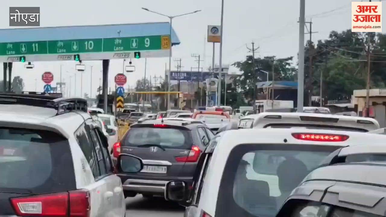 Ambulance stuck in  traffic jam at Luharli toll plaza