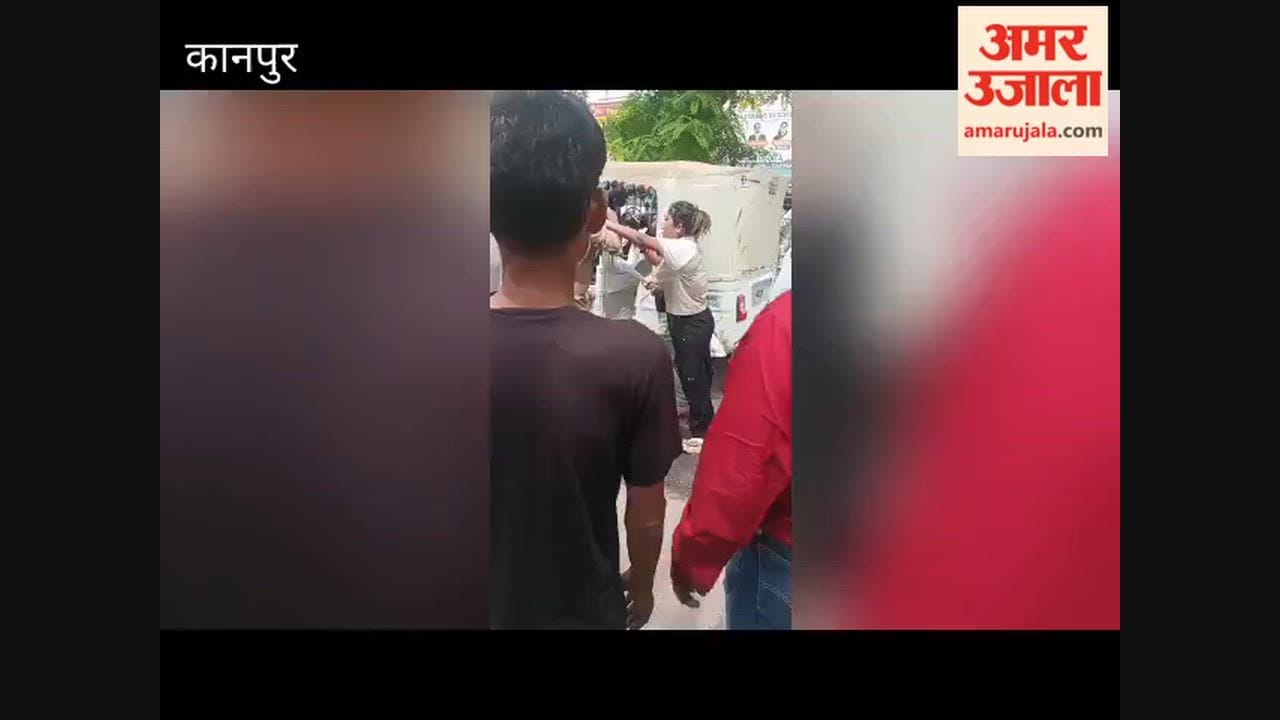 Young women publicly beat up a Home Guard for trying to move an auto-rickshaw causing a traffic jam