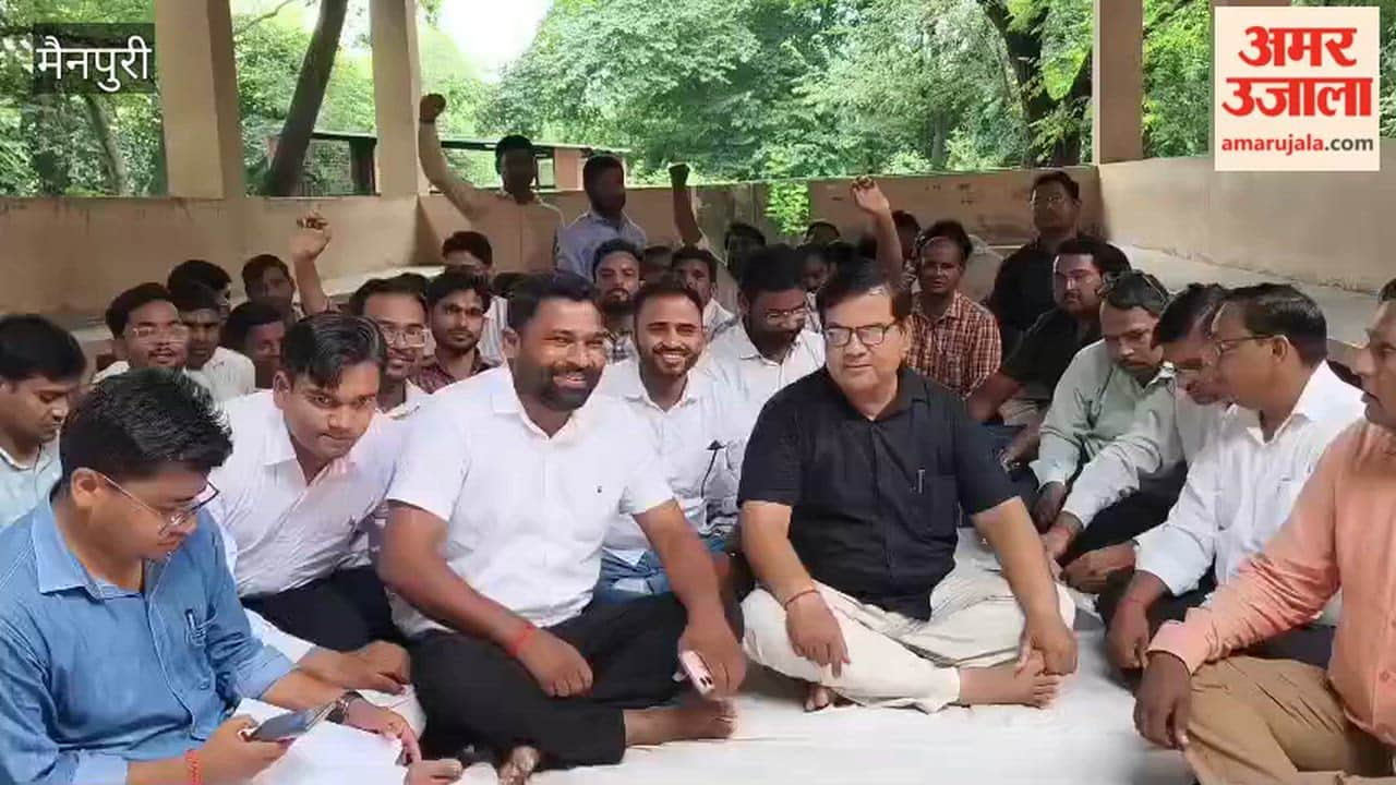 Lekhpals raised slogans at Tehsil