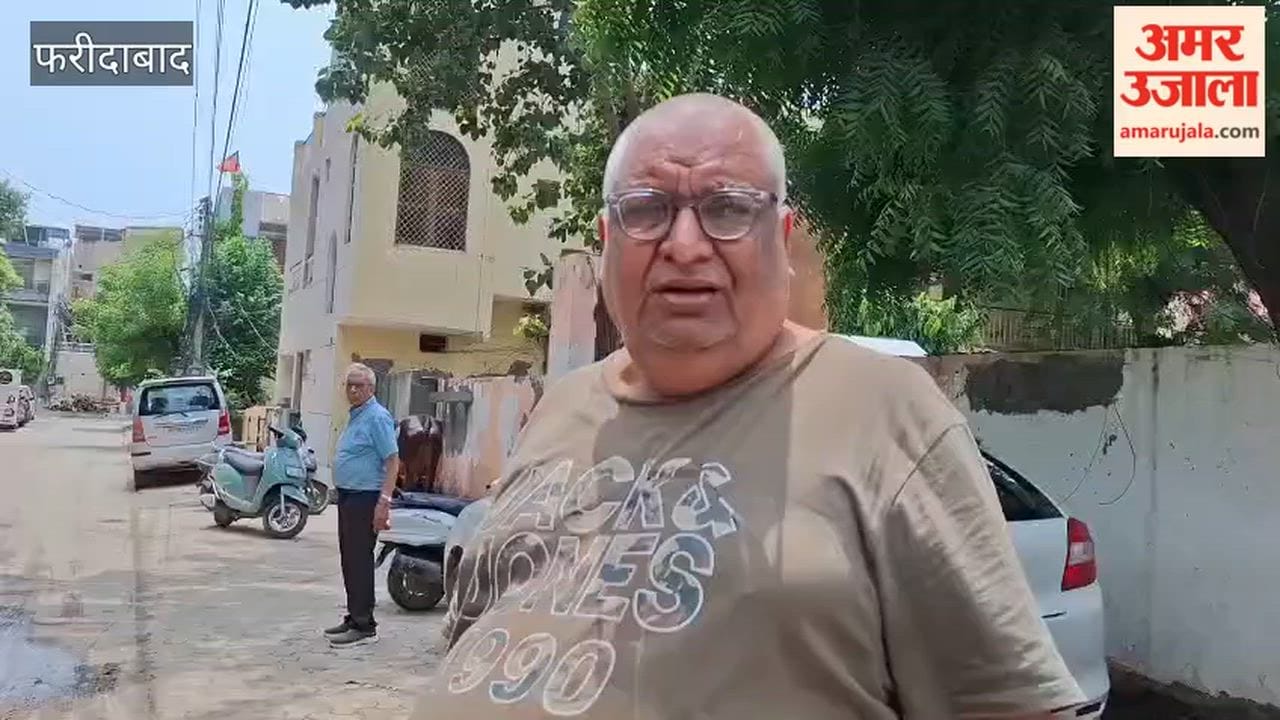 Residents of Faridabad Sector-10 are troubled by waterlogging