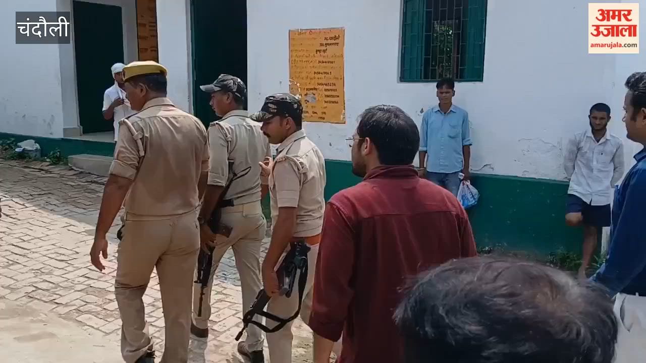 DM visits flood-affected areas in Chandauli