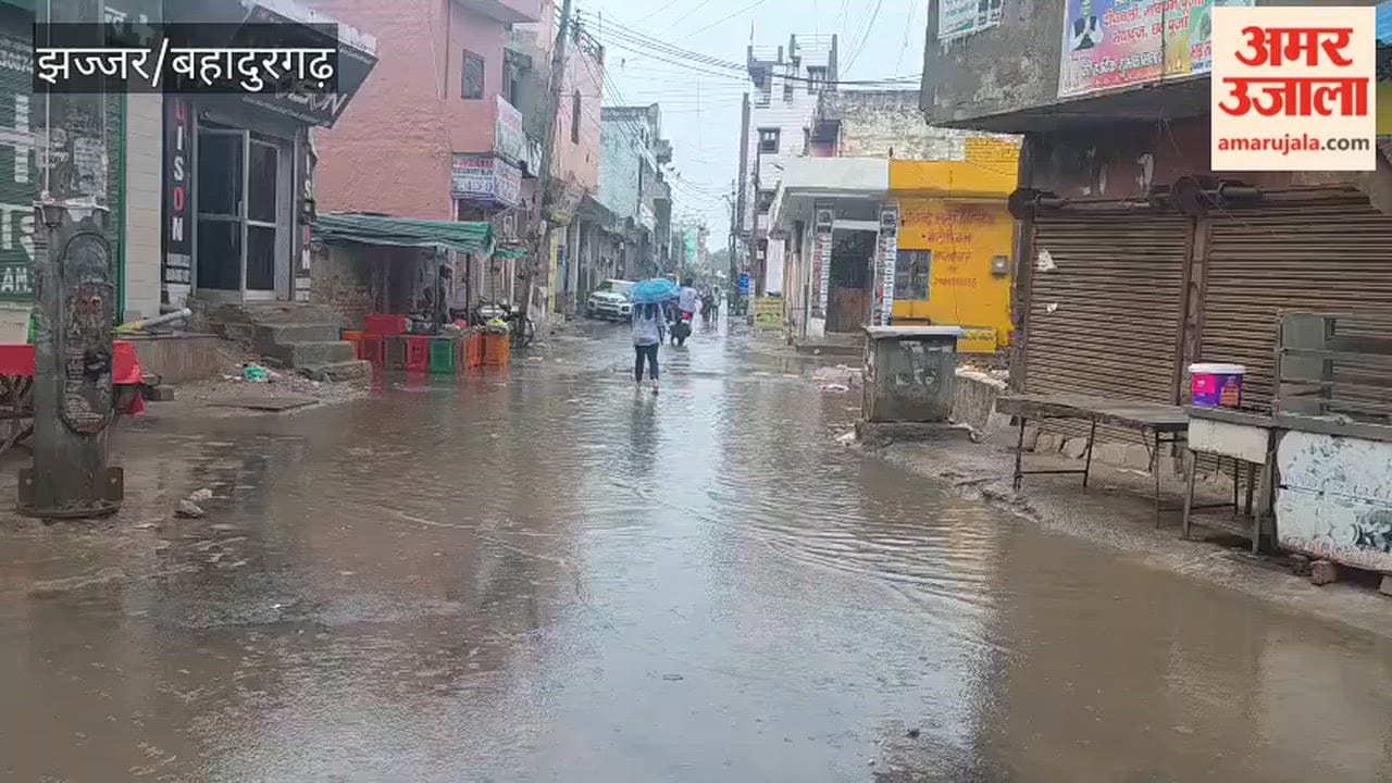 Rain started early in the morning in Bahadurgarh.