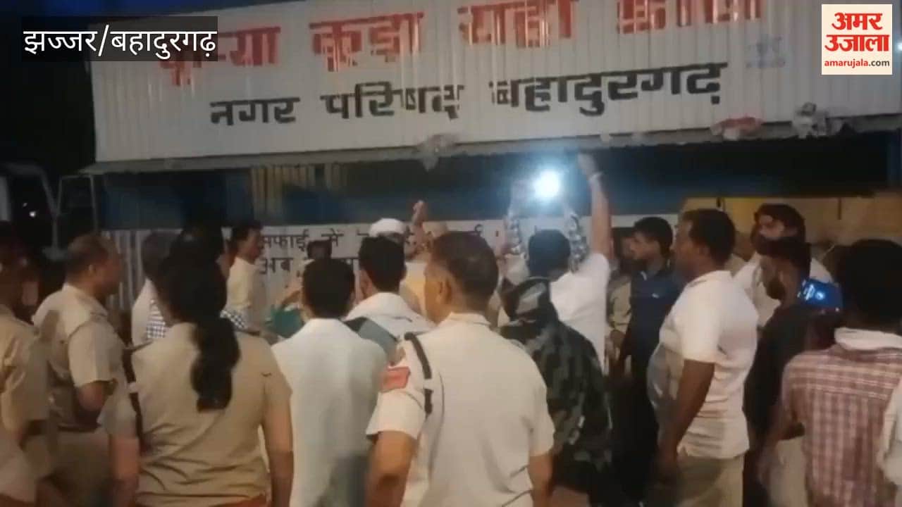 Striking workers in Bahadurgarh lashed out at the administration for arriving at night to collect garbage and courted arrest.