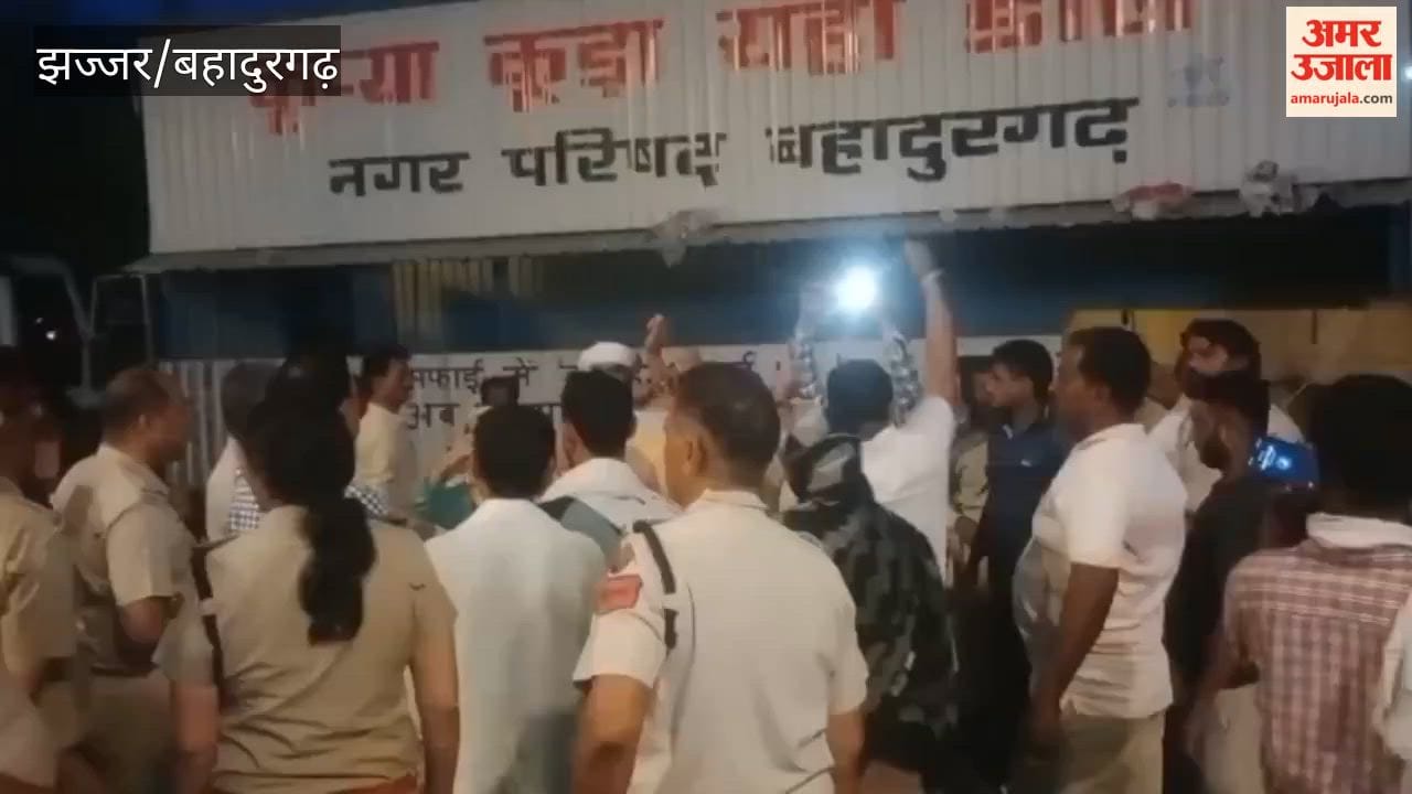 Striking workers in Bahadurgarh lashed out at the administration for arriving at night to collect garbage and courted arrest.