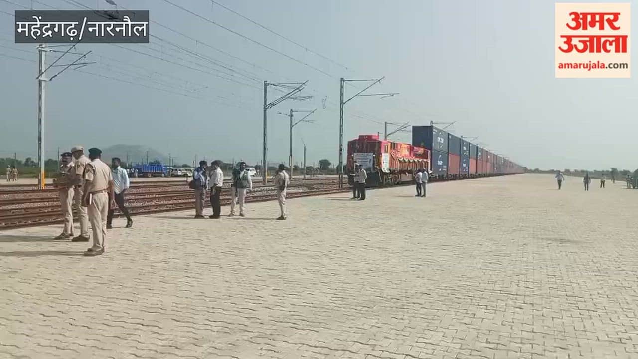 Preparations complete for the arrival of the Chief Minister in Narnaul, local leaders begin arriving.