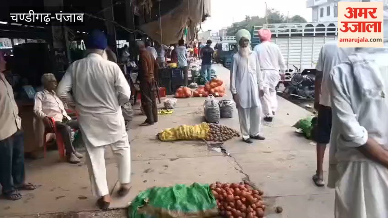 Bustle in the vegetable market in Ferozepur despite the Punjab bandh.