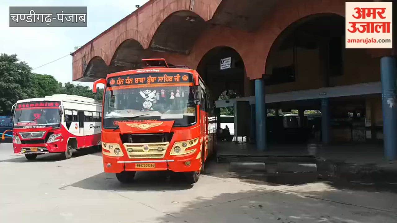 Buses and private schools remained closed in Pathankot in support of the Punjab bandh.