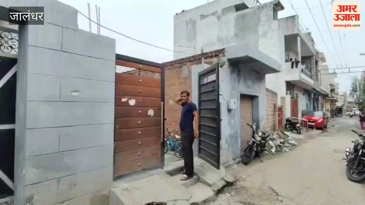 Thieves target locked house in Jalandhar; flee with jewelry, cash, mobile phones, and taps.
