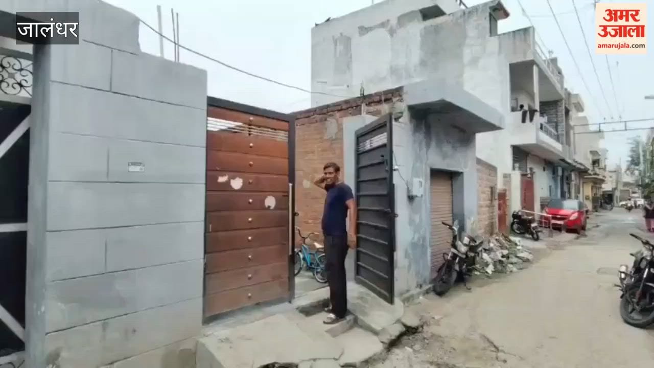 Thieves target locked house in Jalandhar; flee with jewelry, cash, mobile phones, and taps.