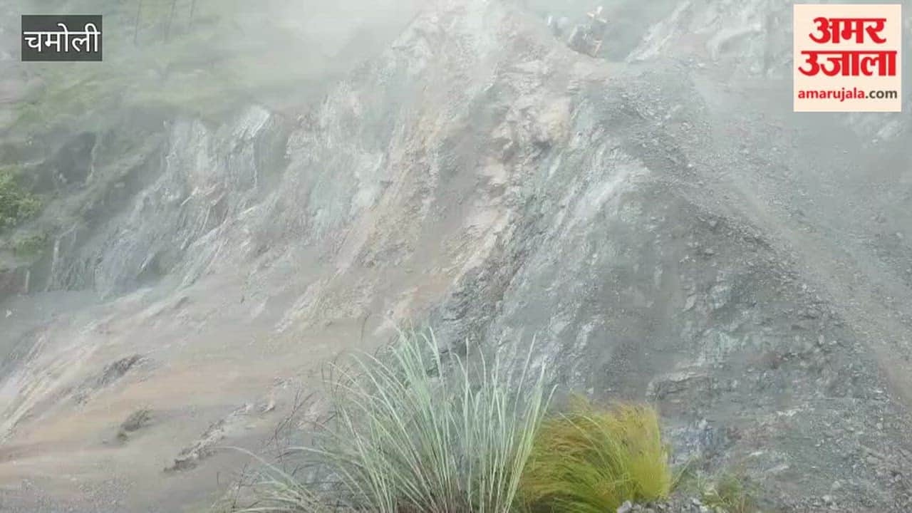 Dewal-Kheta Manmati road remains closed for the second consecutive day 12 villages cut off