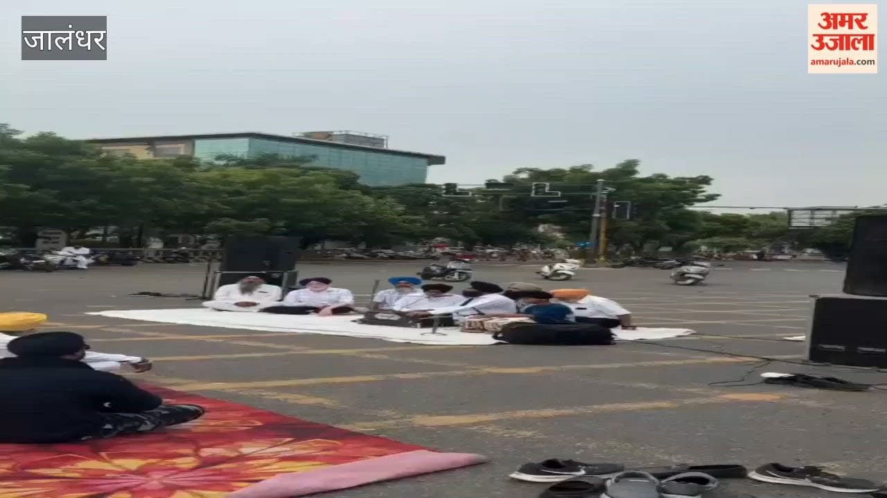 During the 'Punjab Bandh', *Shabad Kirtan* was performed on the roads at Jalandhar's Guru Nanak Mission Chowk; Sikh organizations remarked that people should not have stepped out of their homes during the shutdown