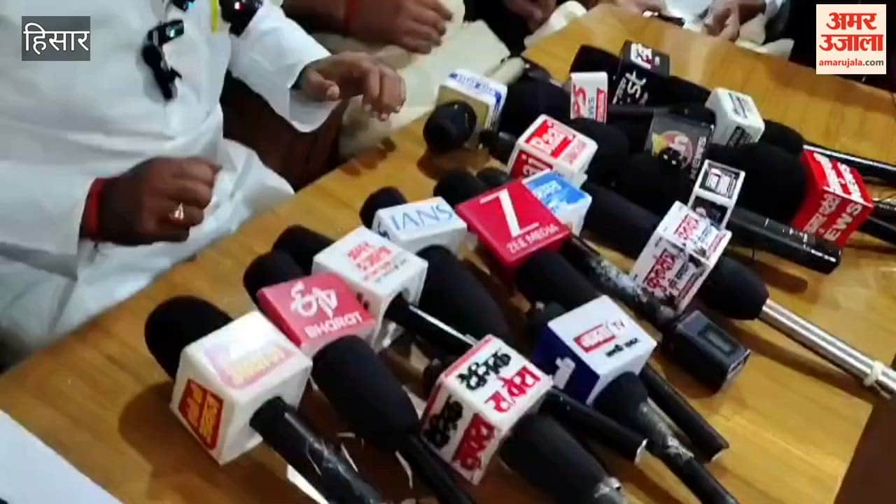 Congress leaders clash in front of party observer in Hansi; dispute over seating.