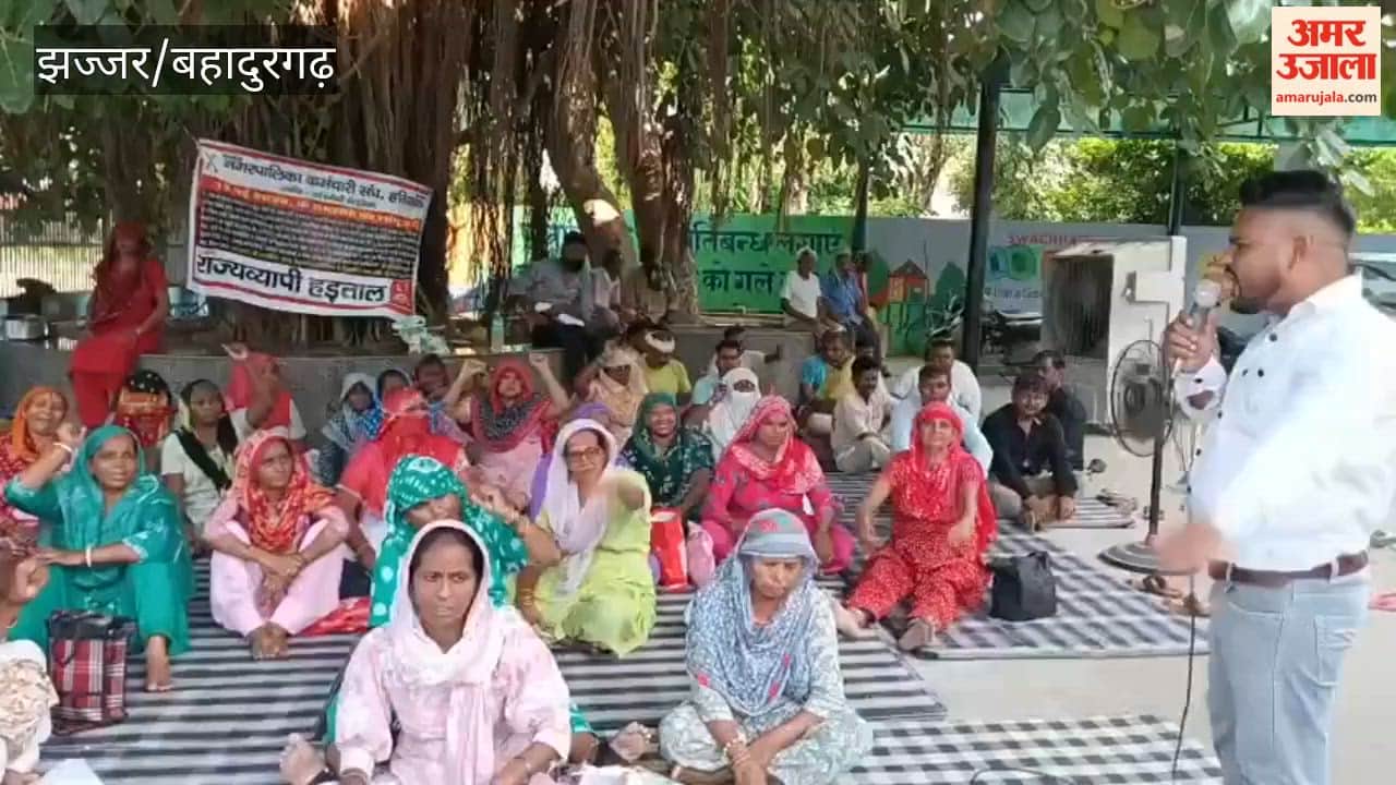 Sanitation workers extend strike by three days; will burn MLA's effigy today.