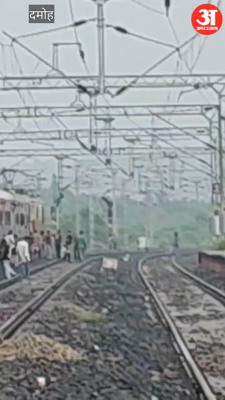 Shipra Express AC Coach Assault Unauthorised Vendors Attack Train Attendants Over Alcohol Storage Row