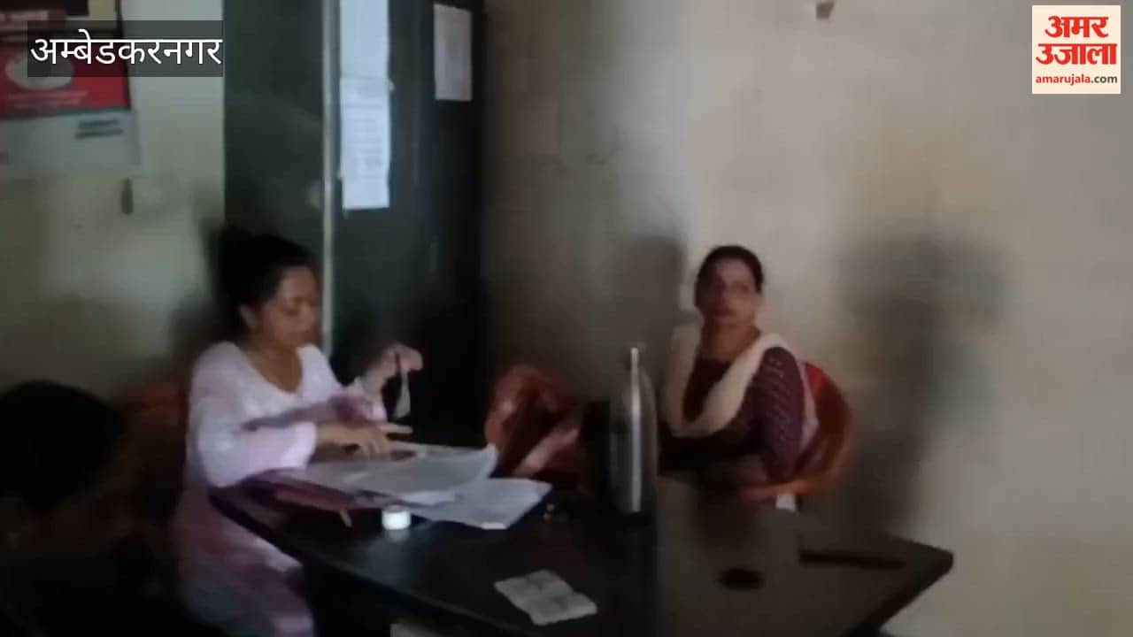 अंबेडकरनगर में शहरी पीएचसी में 25 दिन से नहीं बिजली, गर्मी के बीच उपचार